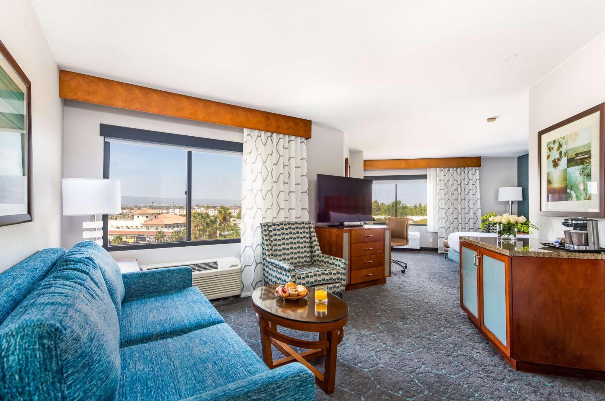King Junior Suite - Non-Smoking